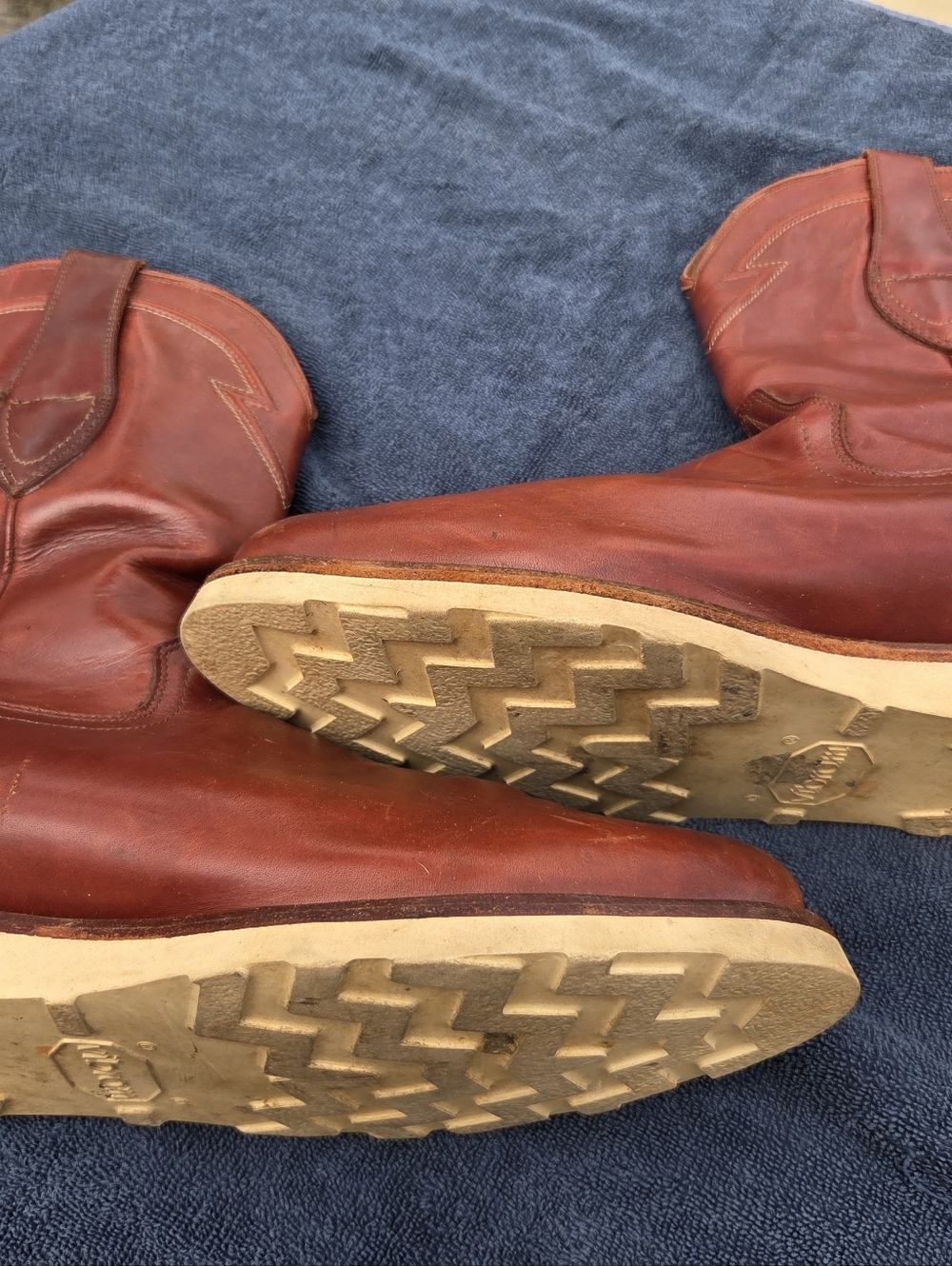Men's Leather Pull-On Work Boots in Chestnut Brown